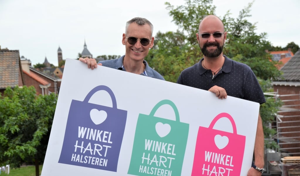 Voorzitter Gerrit Atres en secretaris Marc Hellemons van winkeliersvereniging WinkelHart Halsteren. 