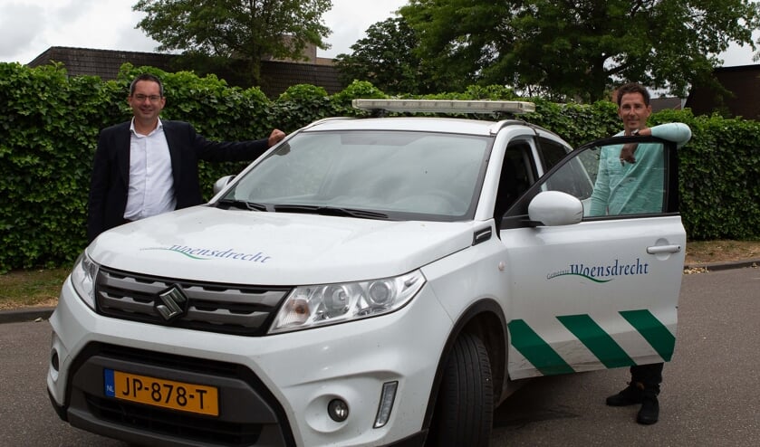 Burgemeester Steven Adriaansen en Handhaver Jeroen Alleman.