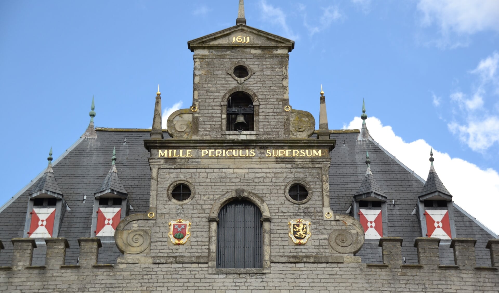 Het oude stadhuis op de Grote Markt in Bergen op Zoom.