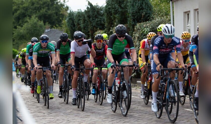 De mannen bij het eerste criterium van de Wielerzomer in de Zuidwesthoek.