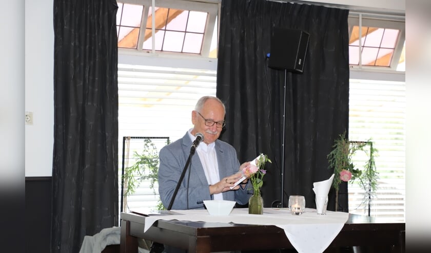 Boekpresentatie 't Kom d'ammel goed door Jan Luysterburg.