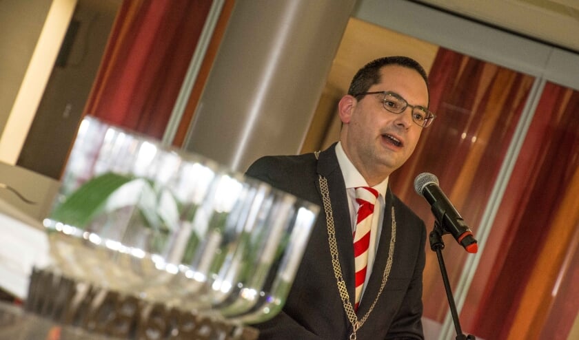 <p>Burgemeester Adriaansen</p>