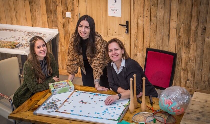 <p>Sanne, Elise en Yolande van Op 't Dorp houden ouderen actief.</p>