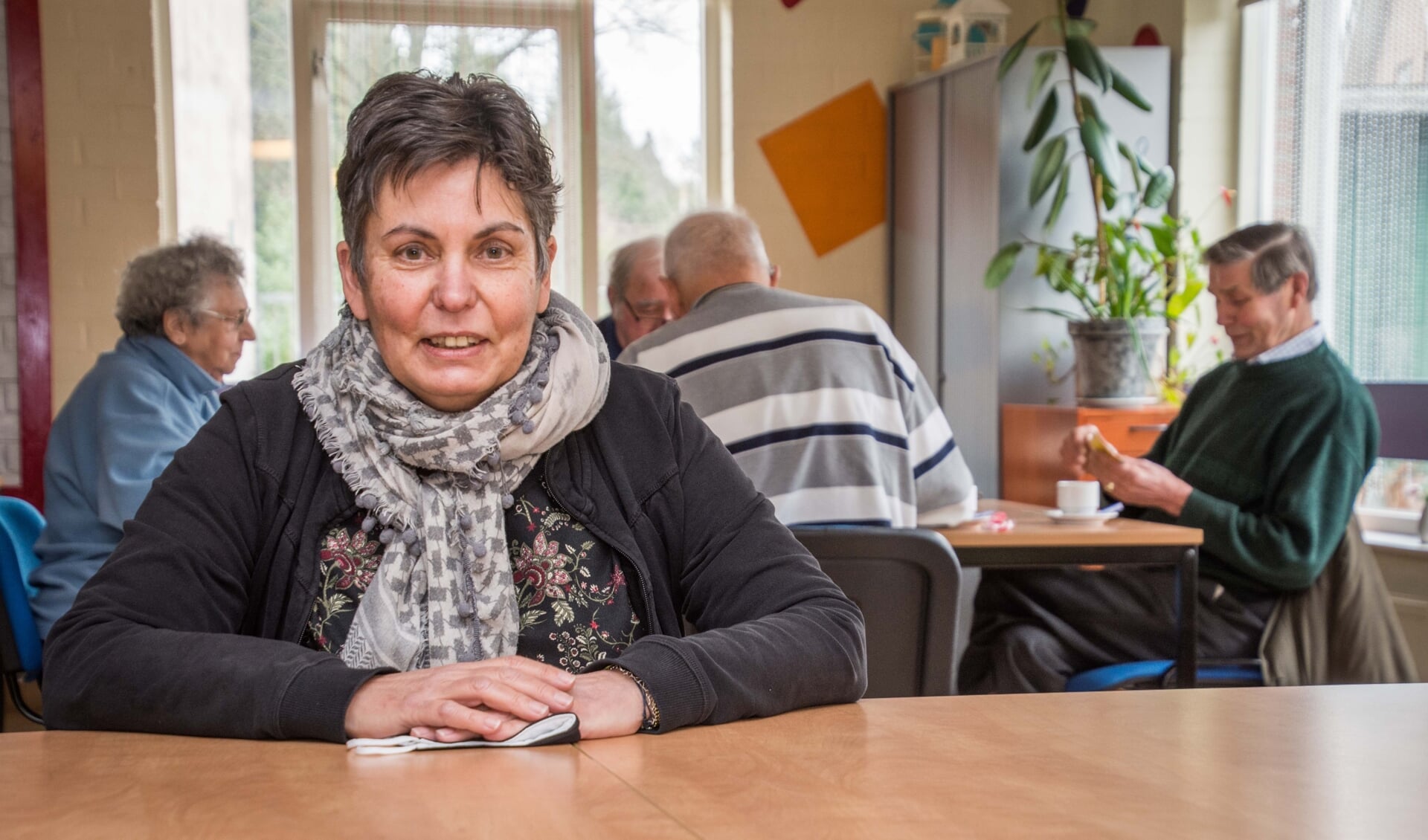 Jenny van Eekelen is blij dat de ouderensoos in 't Weike kan doorgaan. 