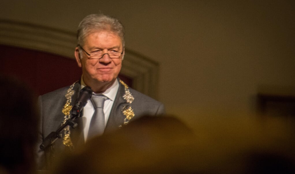 Burgemeester Petter tijdens een nieuwjaarsreceptie.