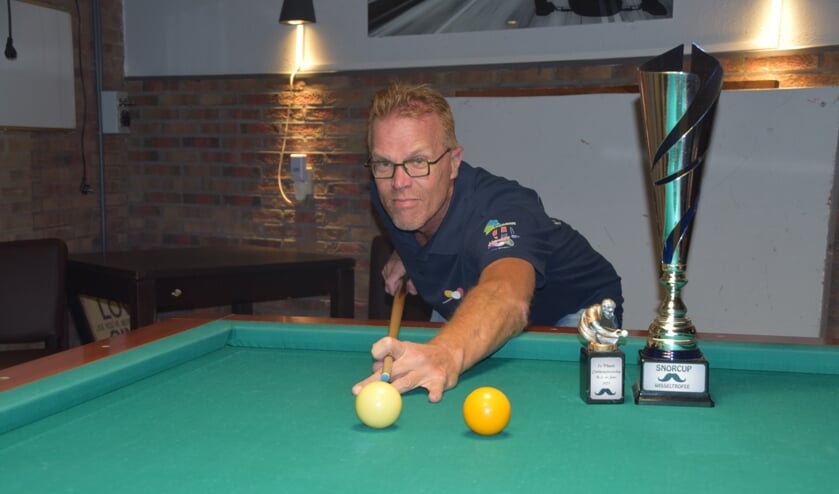 Biljarter Mark van Loenhout, winnaar van de Snorcup.