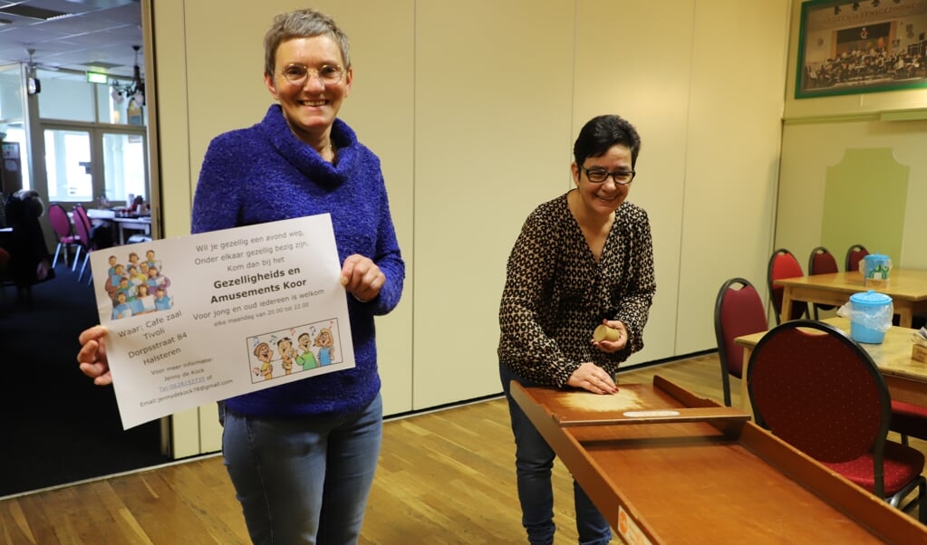 Jenny de Kock van het op te richten Gezelligheidskoor en Rian van Vlimmeren van sjoelvereniging SV Tivoli '22.