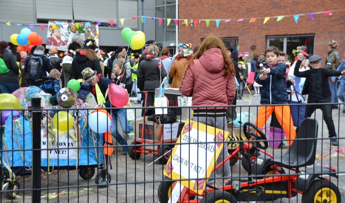Carnaval in Wjeeldrecht ziet er anders uit dit jaar maar een leuk eigen karretje bouwen kan nog wel! En er is ook een kleurwedstrijd!