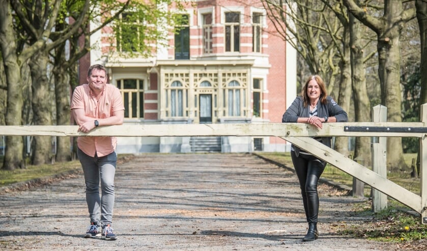 Paul Schut en Betsy de Kock op een leeg Landgoed De Beek.