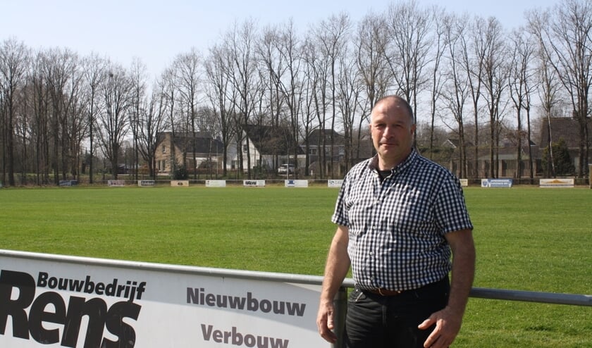 <p>Ton Gabriëls, vrijwilliger bij Lepelstraatse Boys.</p>