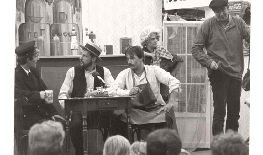 <p>Het eerste wagenspel door Ons Kent Ons in 1984.</p>
