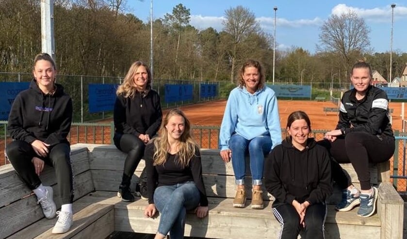<p>De jeugdcommissie van TV De Put.</p>