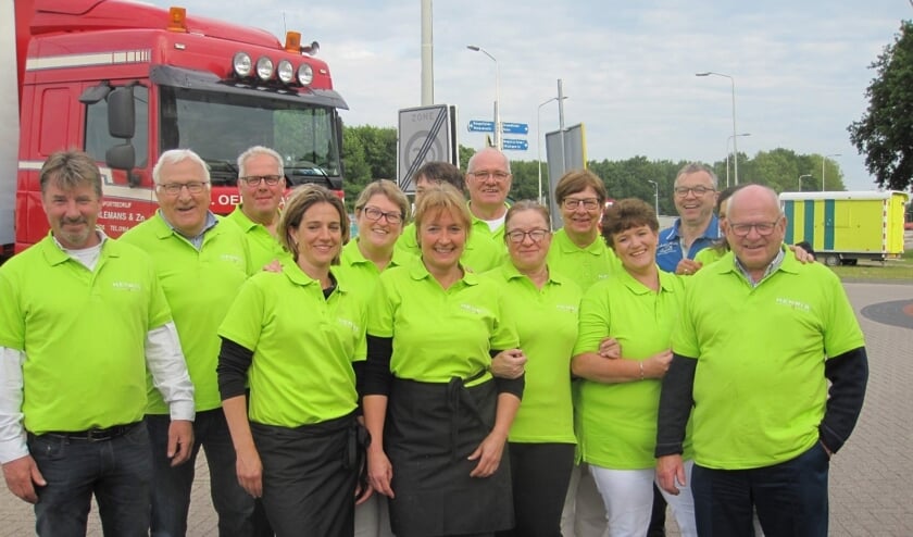 <p>Het Tasty Team bij de doorkomst van de Roparun in 2019.</p>