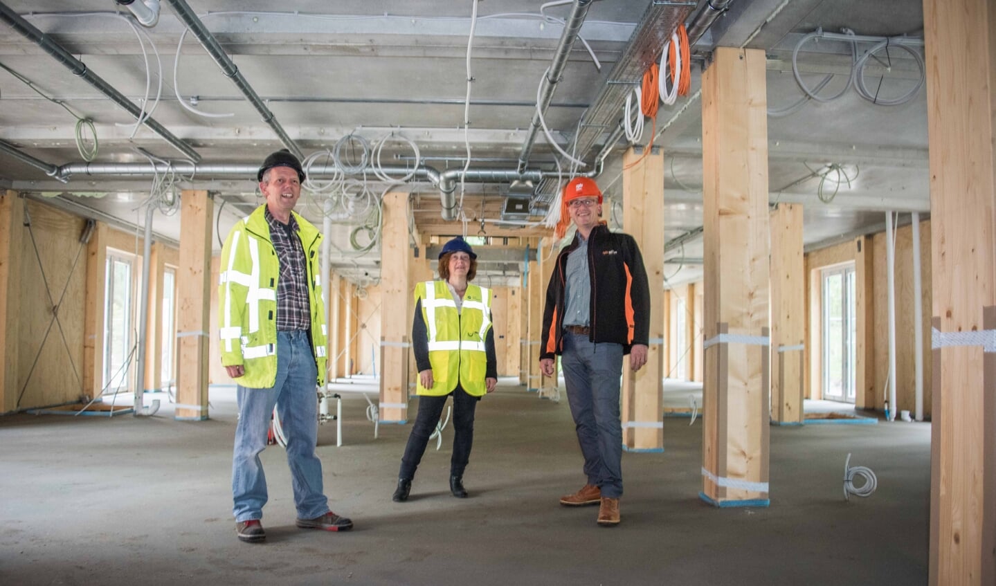 Lukas van Crimpen, Kartien Muylaert en Koen Haest in de nieuwbouw.