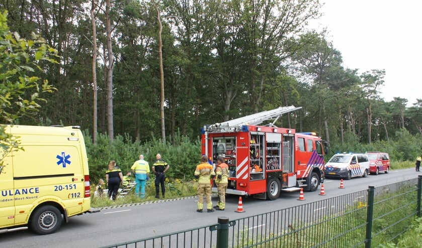 <p>Aan Laageinde bij Lepelstraat belandde een auto in de sloot.</p>