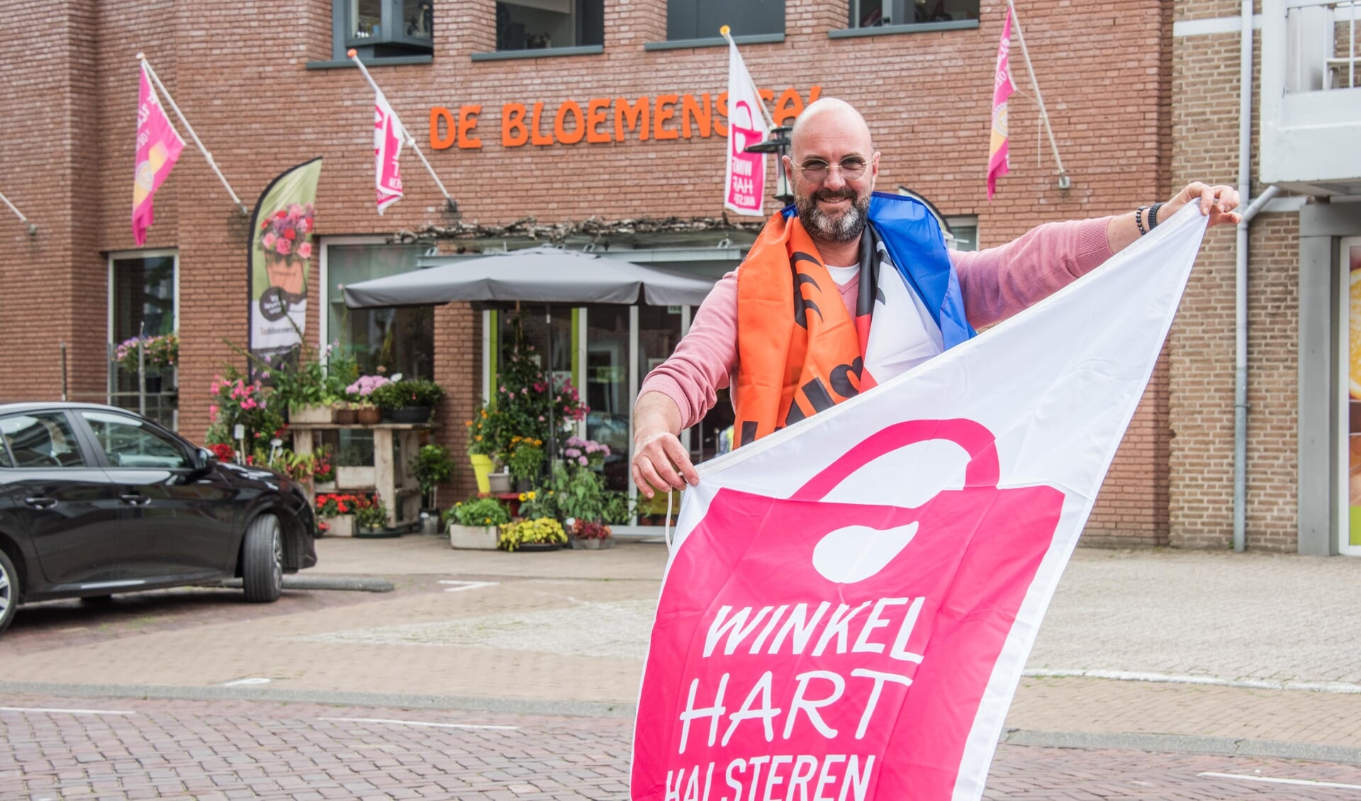 Secretaris Marc Hellemons van winkeliersvereniging WinkelHart Halsteren: "De vlaggetjesactie was de opmaat naar een mooie zomer."
