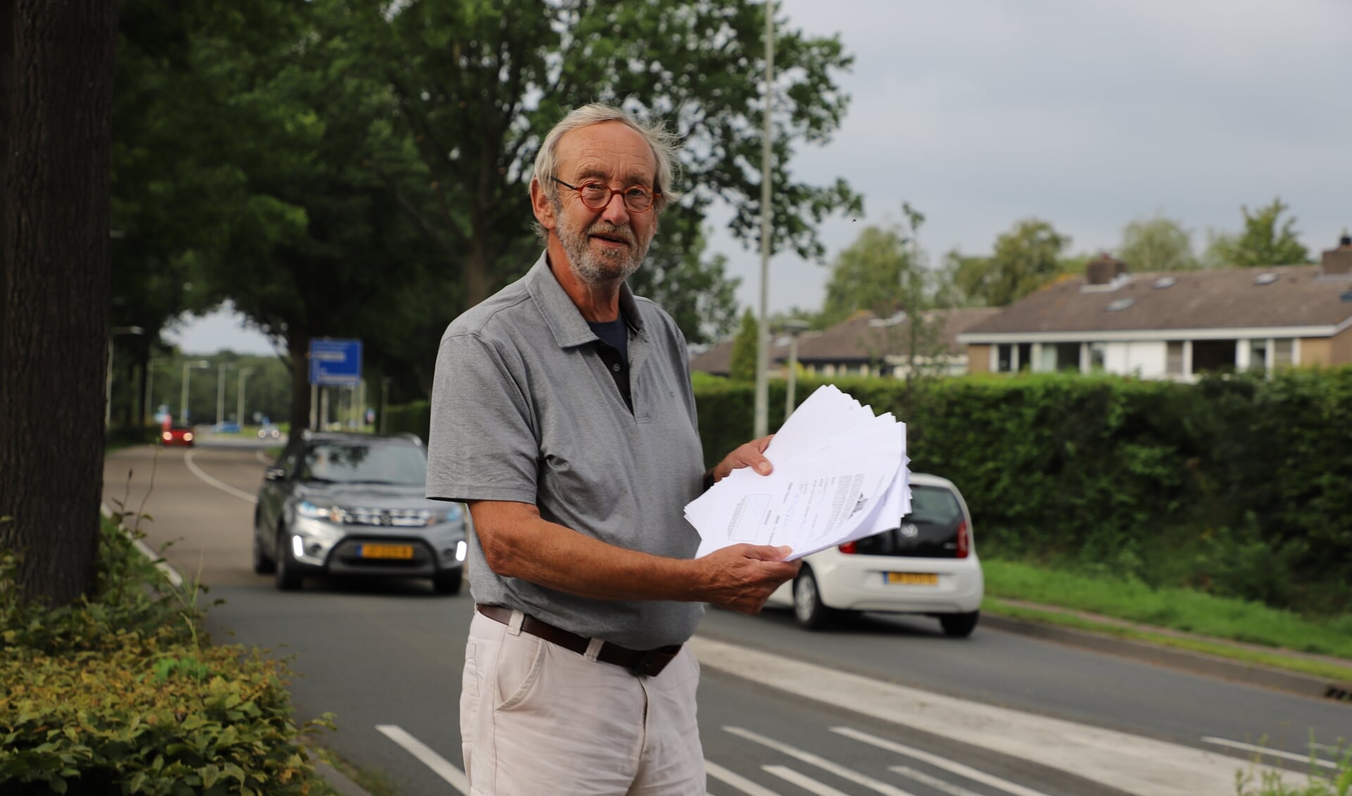 Initiatiefnemer Ed Jansen bij de Steenbergseweg die omwonenden veel overlast bezorgt. 