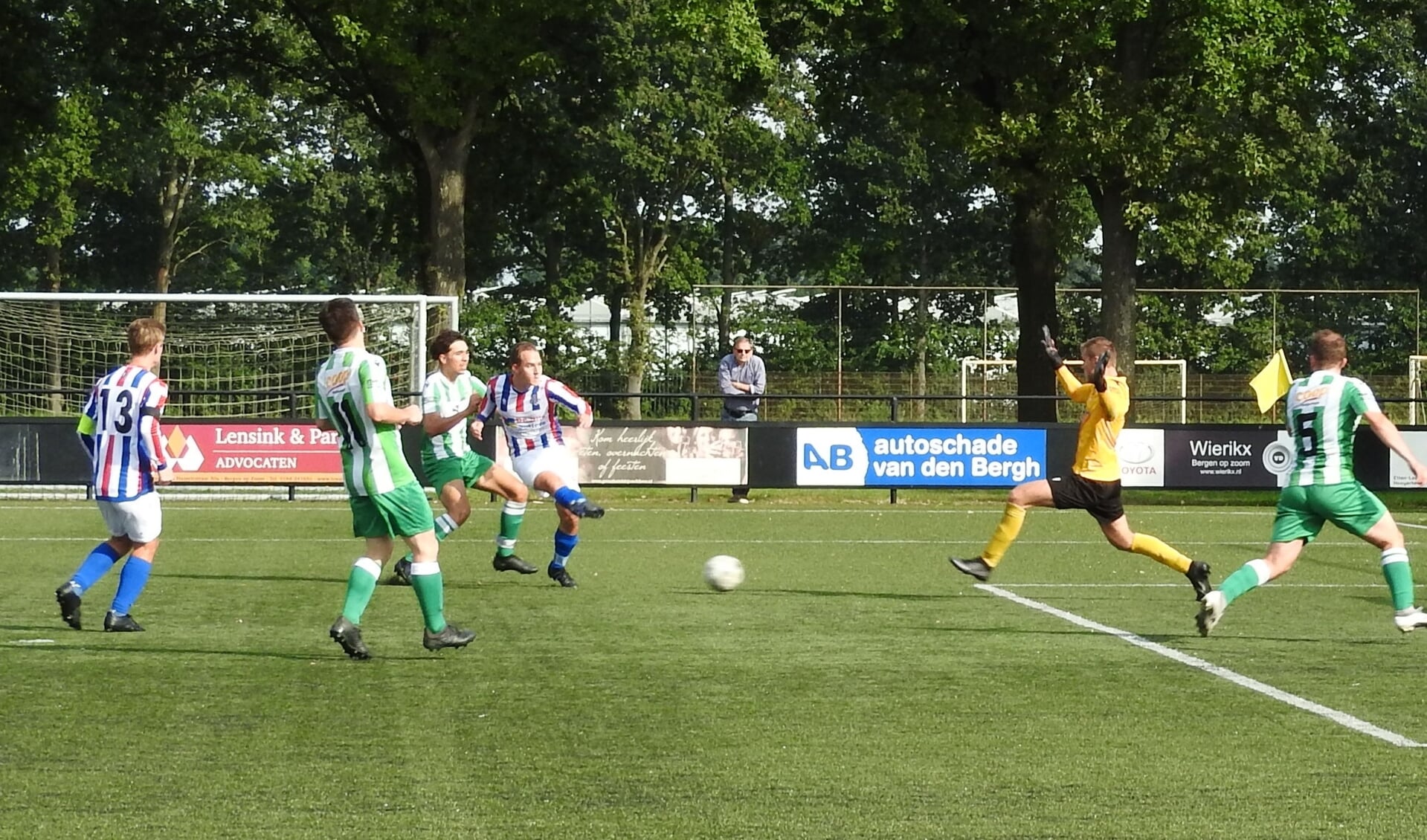 Joep van Kalmthout (METO) scoort 1-0