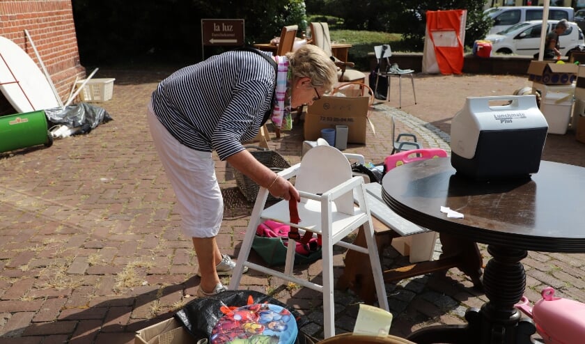 <p>Snuffelmarkt bij de Quirinuskerk.</p>