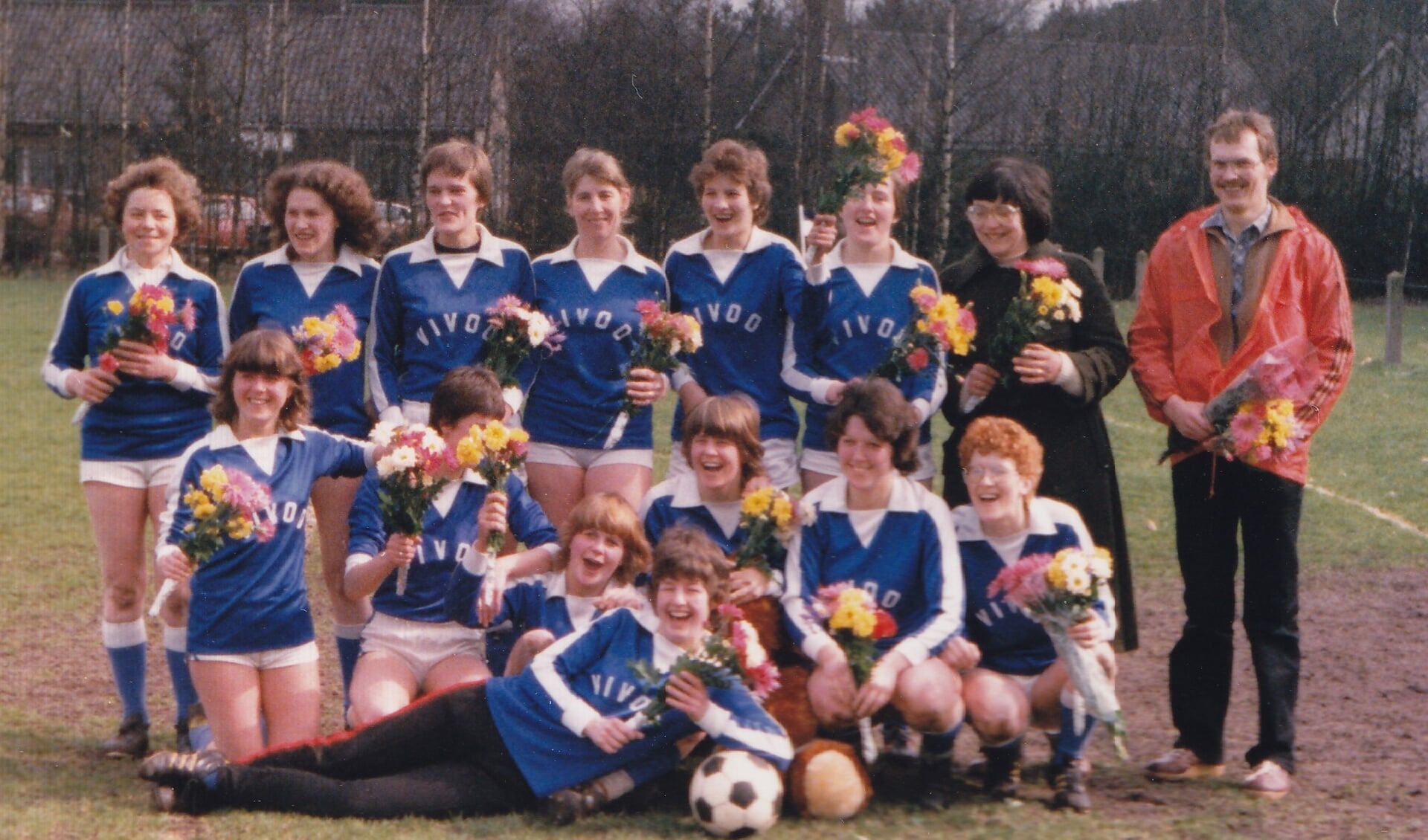 Bloemen en promotie naar Eerste Klasse in 1979-1980.