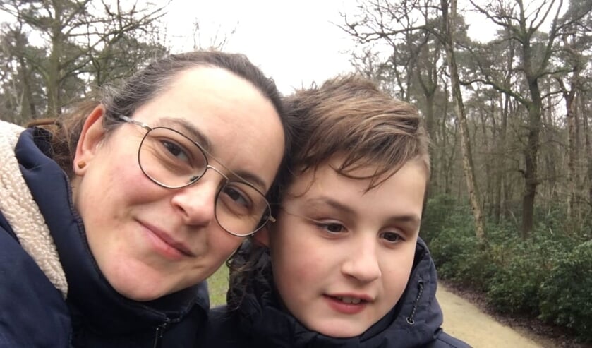 <p>Robin (10) is een doppeninzamelactie gestart voor opleiden van blindengeleidehonden. </p>