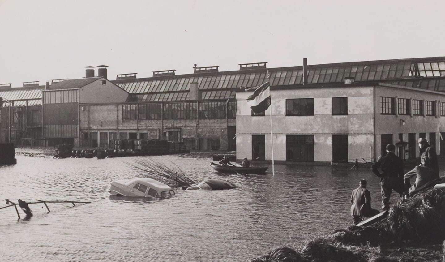Bij de Watersnoodramp in 1953 stond IJzergieterij De Holland flink onder water.