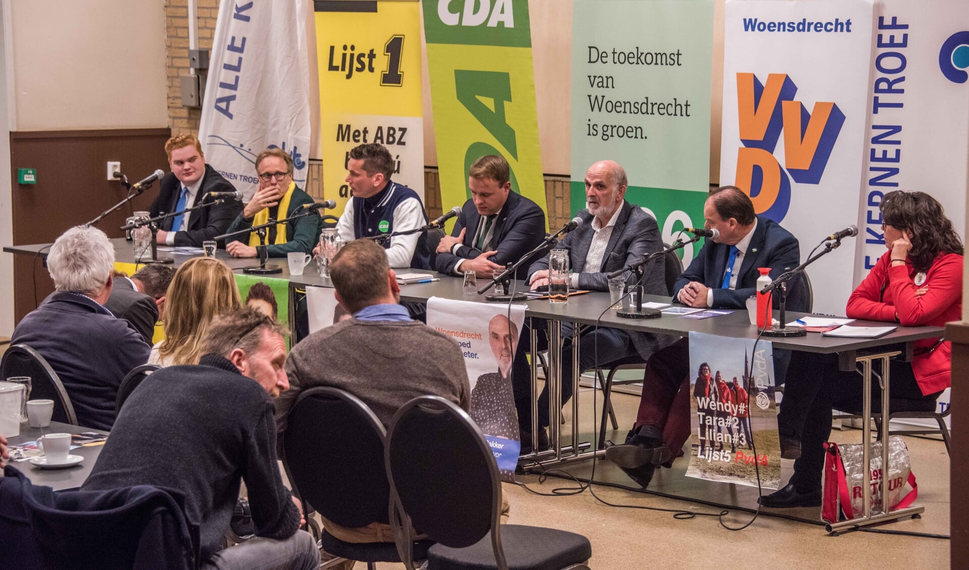 Debatavond met de zeven lijsttrekkers van de politieke partijen voor de gemeenteraadsverkiezingen in gemeente Woensdrecht.