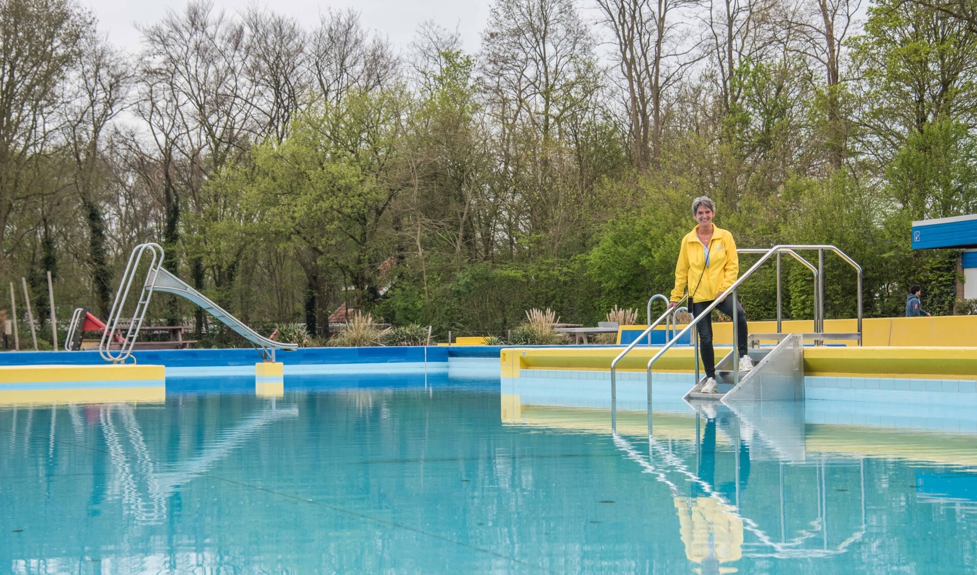 Heidi Potappel verheugt zich op het nieuwe zwemseizoen bij zwembad De Melanen.