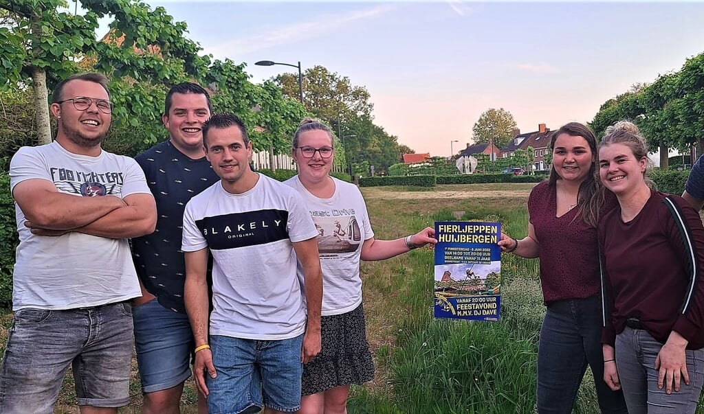 Een vriendengroep in Huijbergen organiseert weer een wedstrijd fierljeppen. 