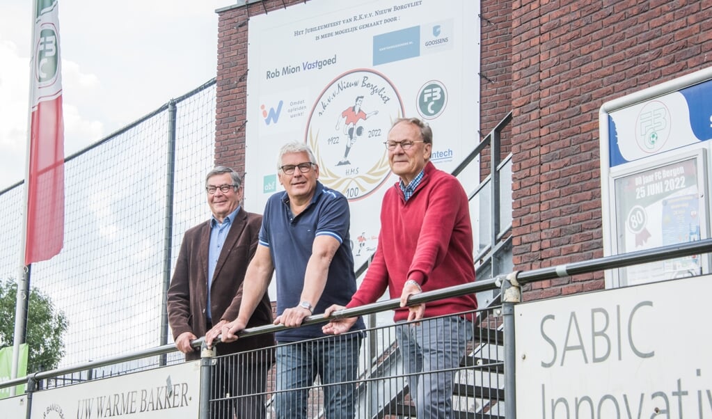 Albert Martens, Sjaak Tempelaars en Jan van Loon van de feestcommissie Nieuw-Borgvliet. 