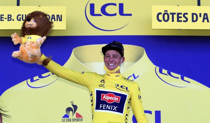 <p>Mathieu van der Poel vorig jaar in de gele trui.</p>