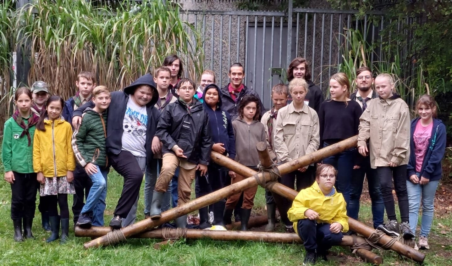 Een groep van Scouting Ossendrecht bouwde een hele grote katapult.