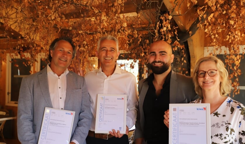 Uitreiking certificaten aan voorzitters KVO-werkgroepen bedrijventerreinverenigingen.  