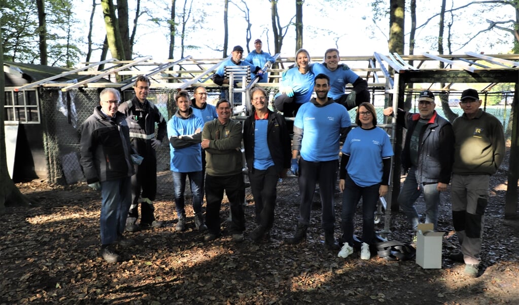 Volunteers SABIC en vrijwilligers Stichting Hertenkamp de Beek.