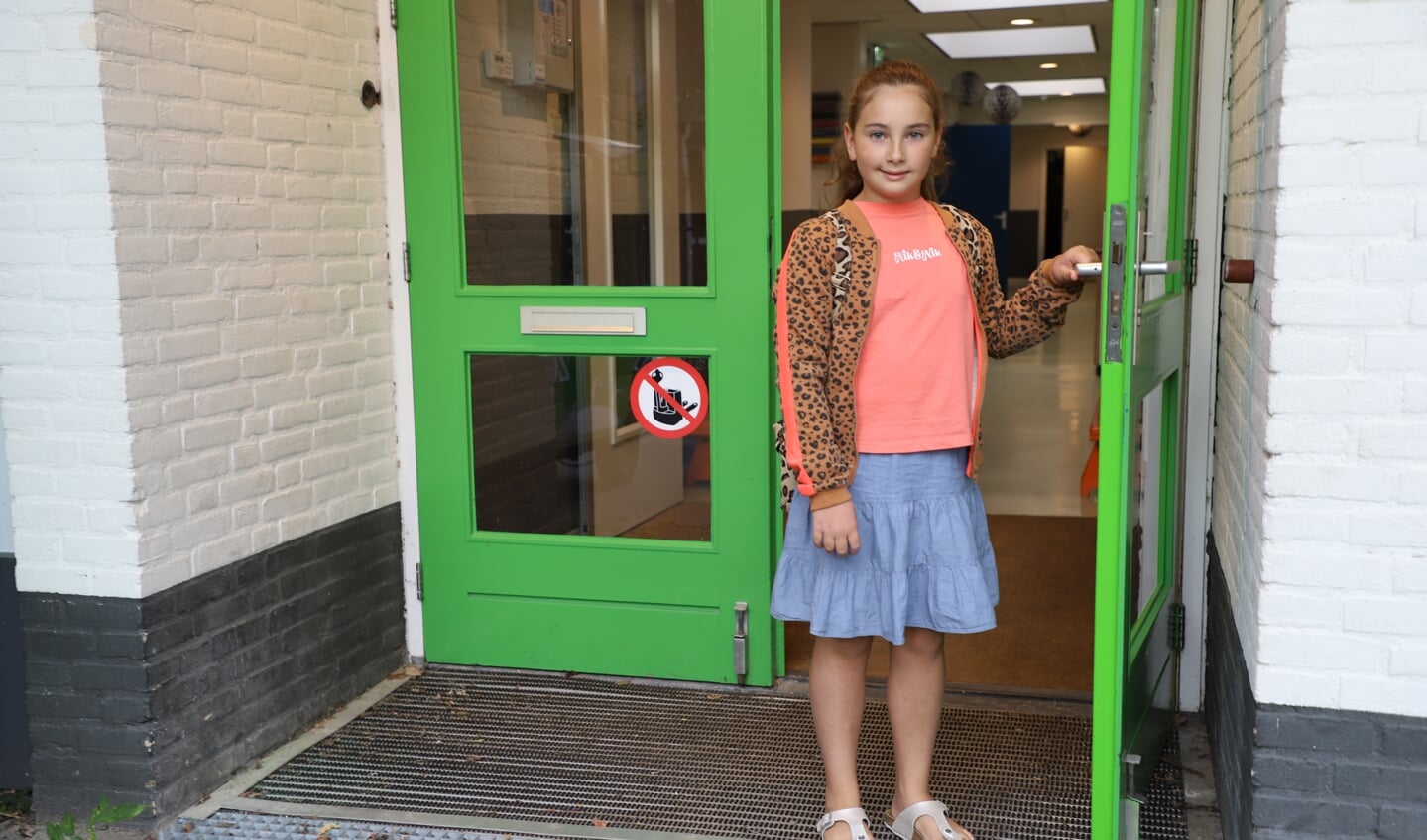 HALSTEREN - De scholen zijn weer begonnen, ook voor Elysah die naar groep 5 gaat van basisschool De Biezenhof in wijk de Rode Schouw..