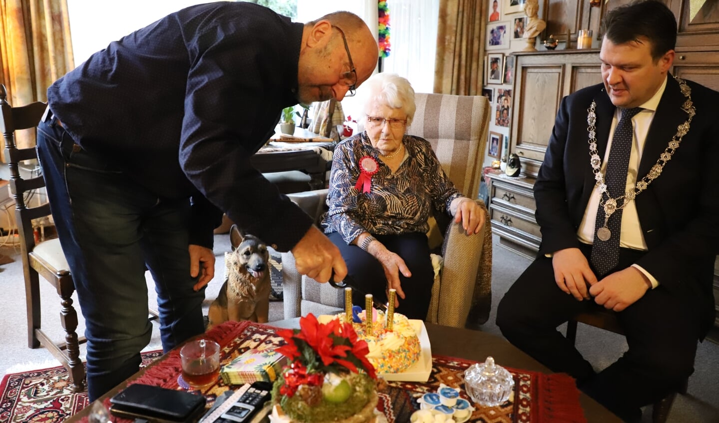 Mevrouw To Hagens-Beijaarts 102 jaar.