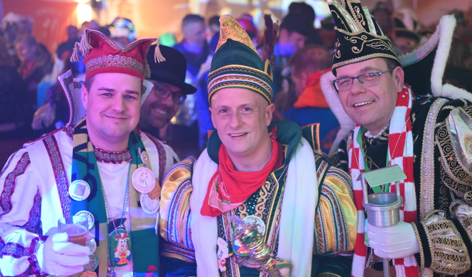 Driemaal Prins Carnaval op het traditionele Prinsenbal, dit jaar in Sanegat.