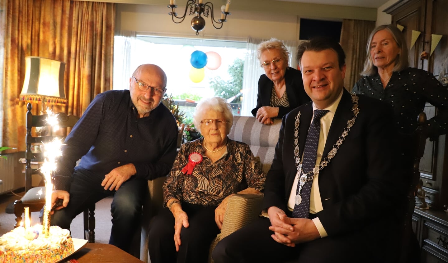 Mevrouw To Hagens-Beijaarts 102 jaar.