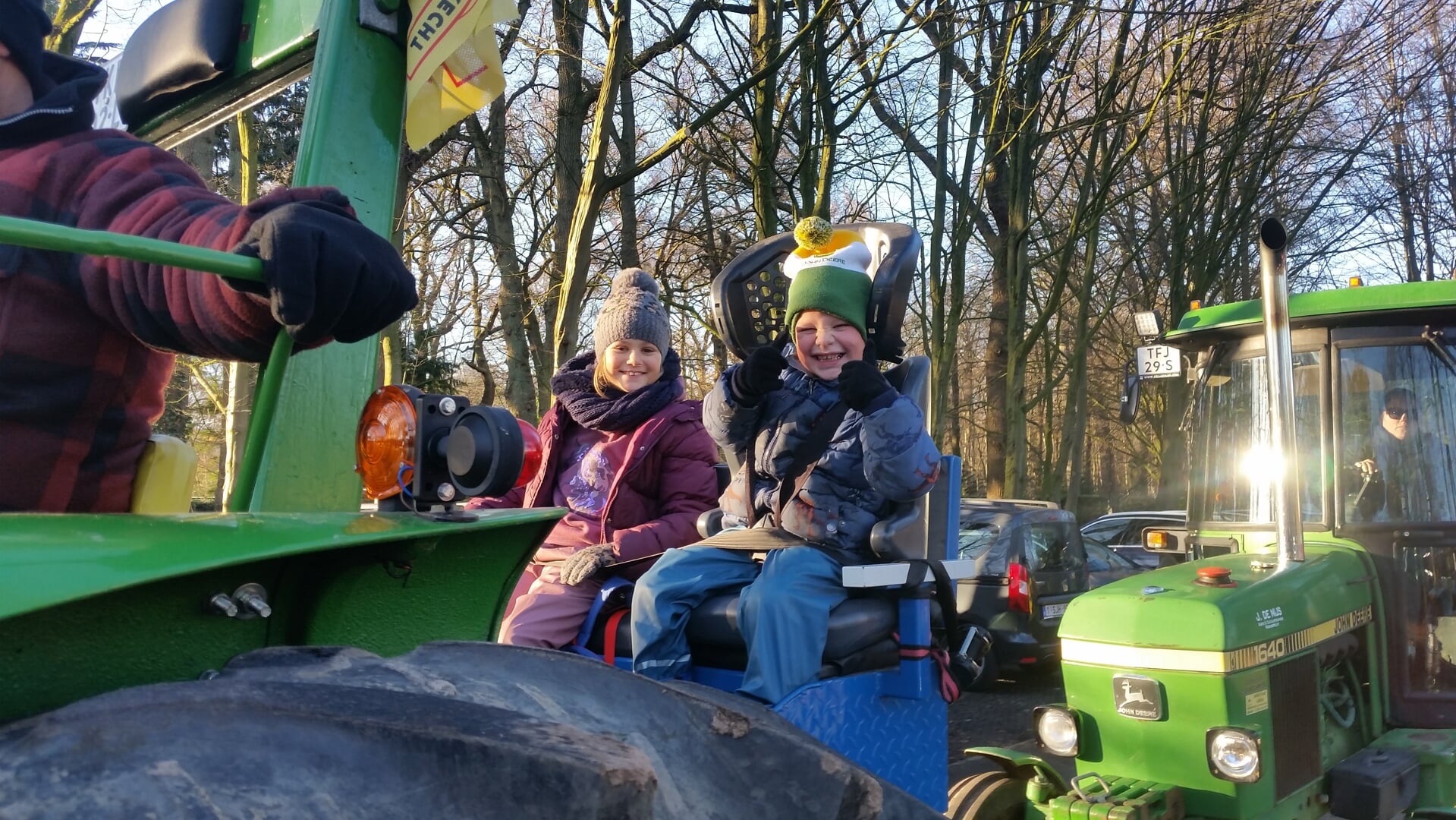 Genieten van de tractor demo op het Winterfeest in Essen.