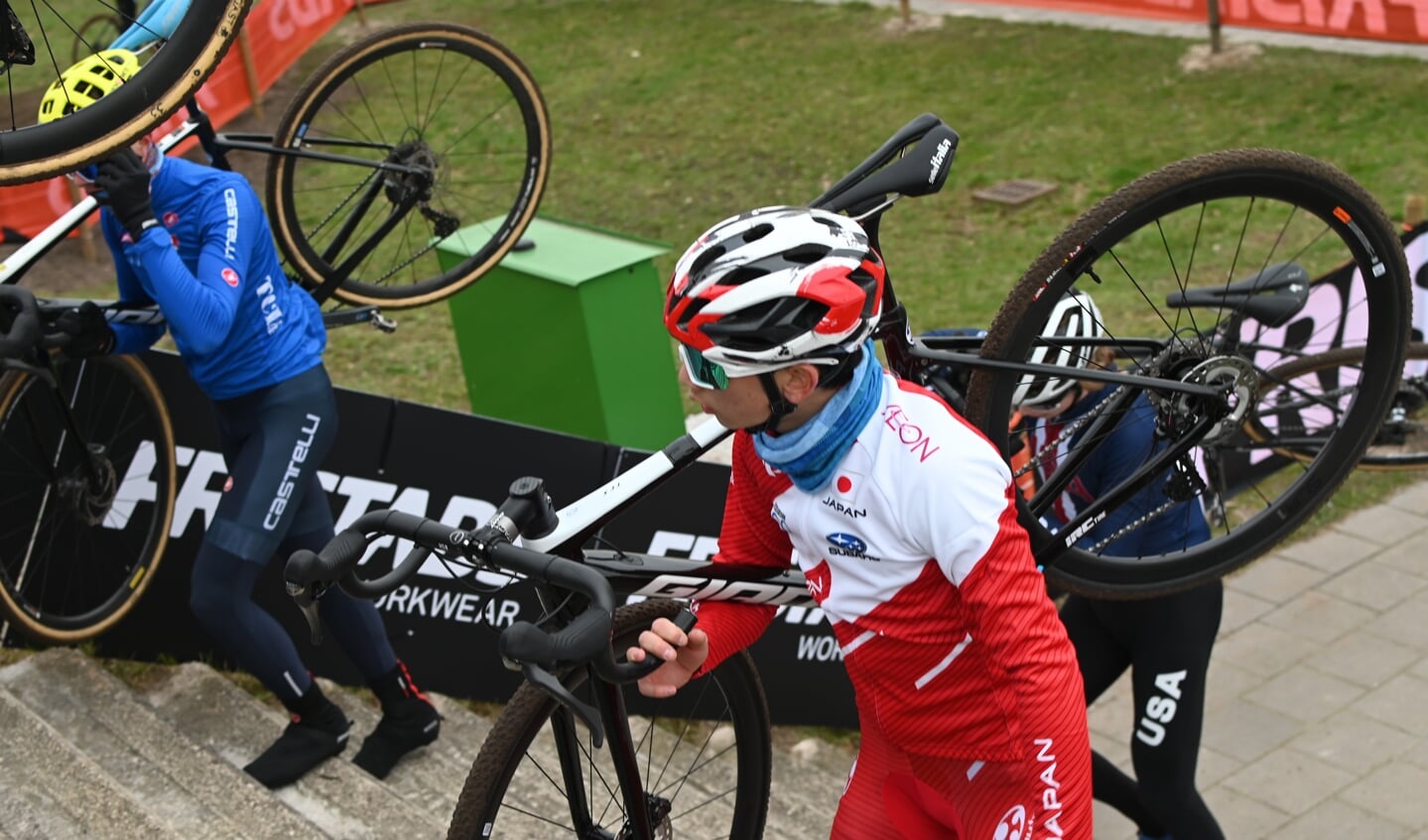 Training voor het WK veldrijden in Hoogerheide.