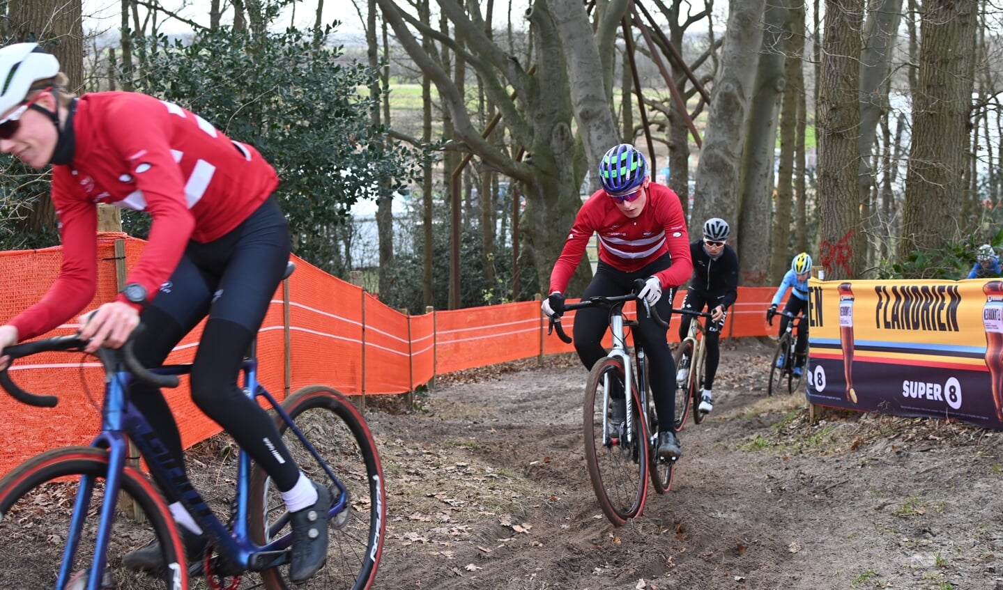 Training voor het WK veldrijden in Hoogerheide.