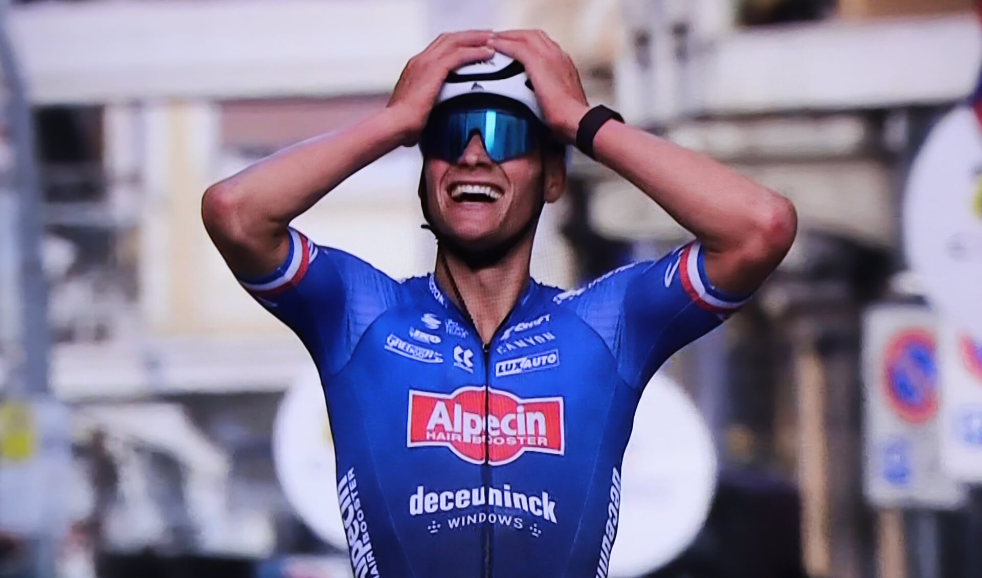 Mathieu van der Poel wint Milaan-San Remo.
