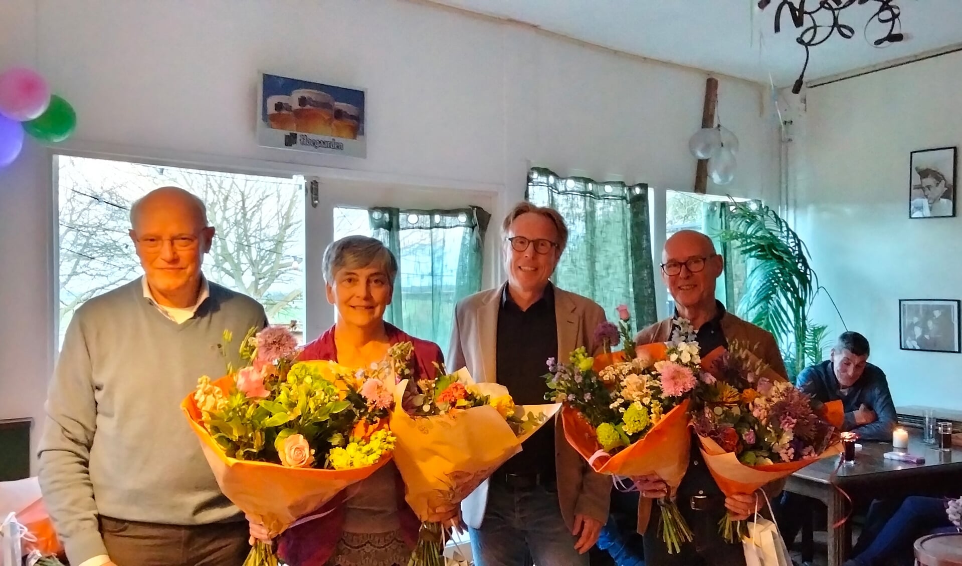 Jan van den Enden, Annie Broos, wethouder Lars van der Beek en Gerard van Elsakker.