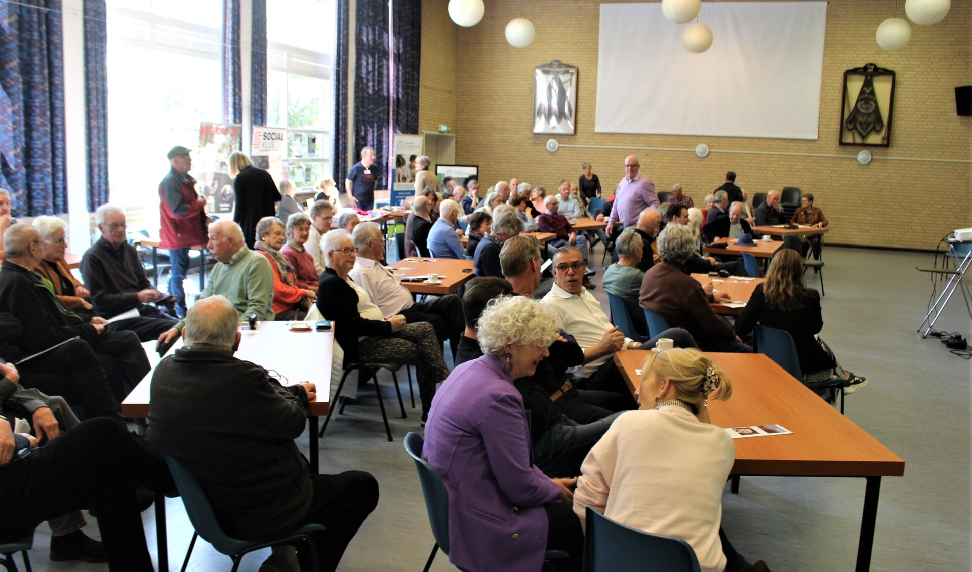 De bijeenkomst van Dorpsraad Wouw in De Geerhoek werd druk bezocht.
