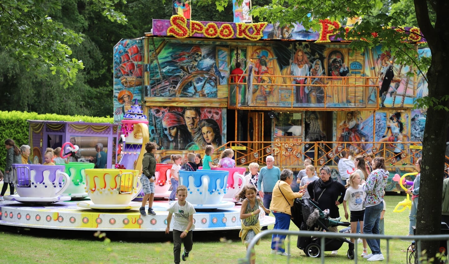 Kermisattracties zijn een schot in de roos bij het terreinfeest. 