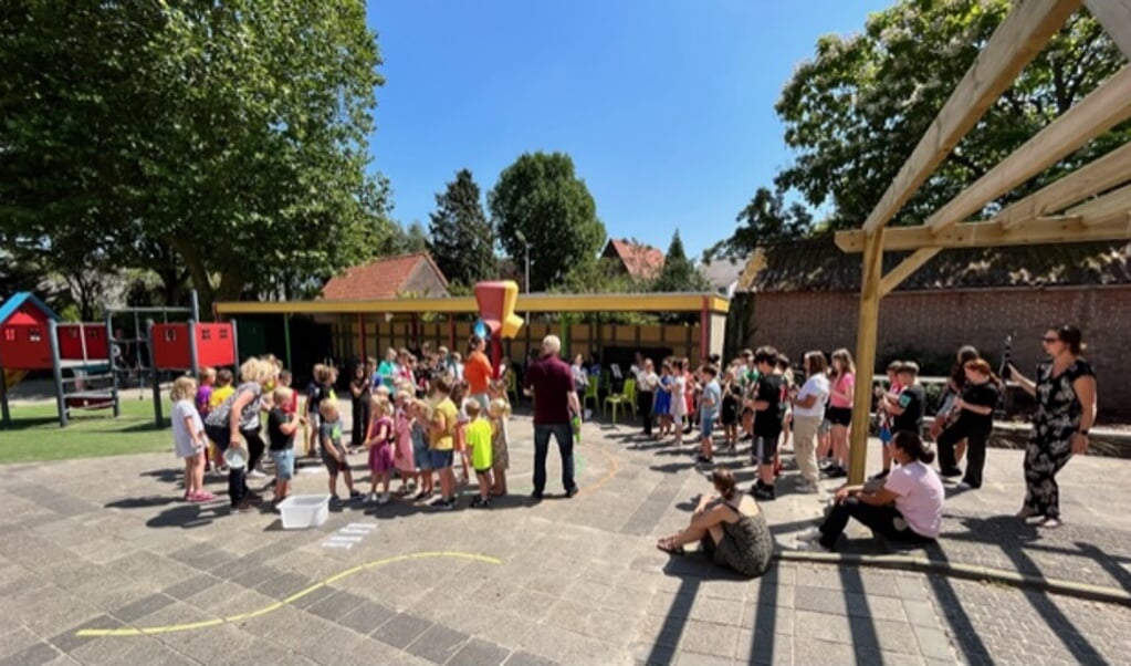 Afsluiting van themaweken muziek op basisschool de Wegwijzer in Lepelstraat. 