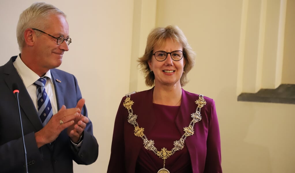 Margo Mulder beëdigd als burgemeester van gemeente Bergen op Zoom.