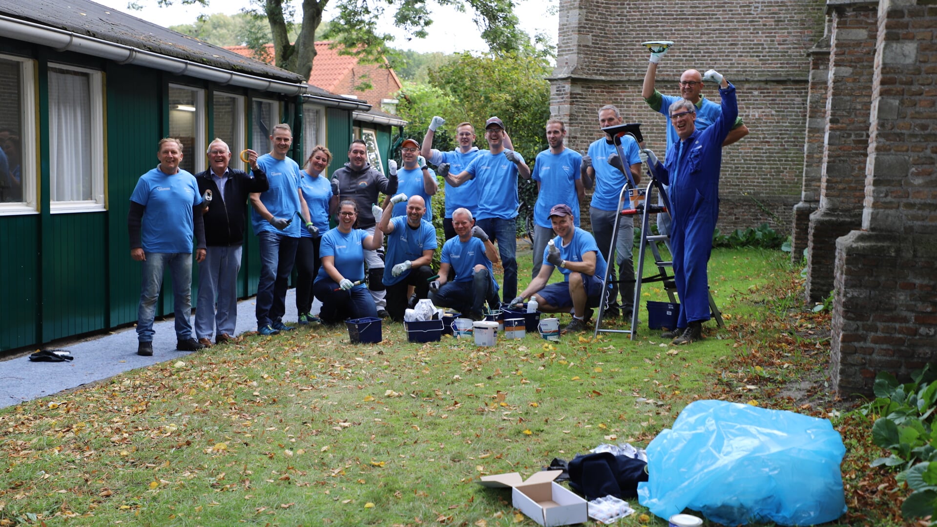 Vrijwilligers SABIC knapten vorig jaar De Baak op achter de Martinuskerk.