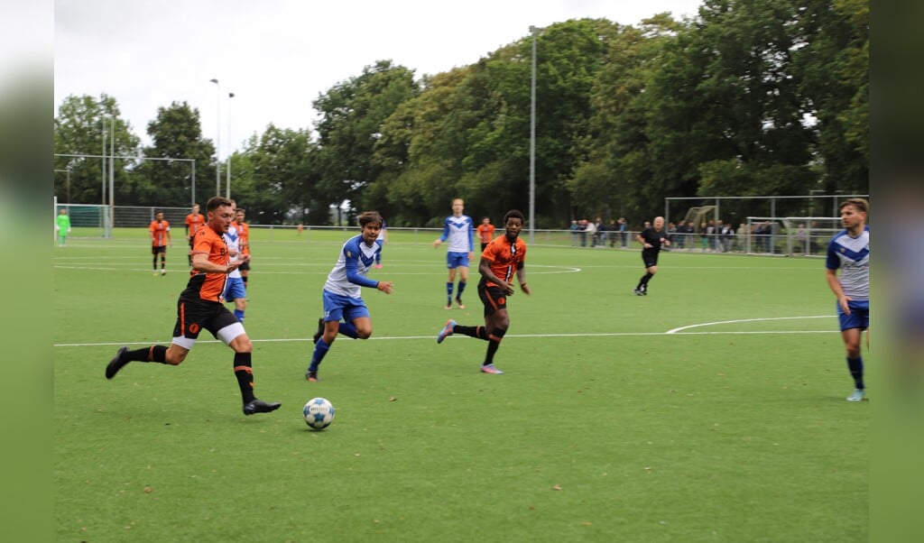 SC Kruisland en Cluzona troffen elkaar in de voorbereiding op sportpark De Doelen in Wouw. 