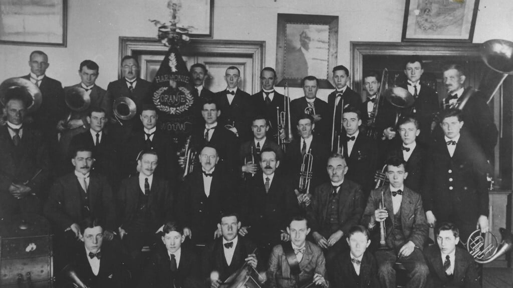 Fanfare Oranje Wouw bij het 50-jarig bestaan in 1924.